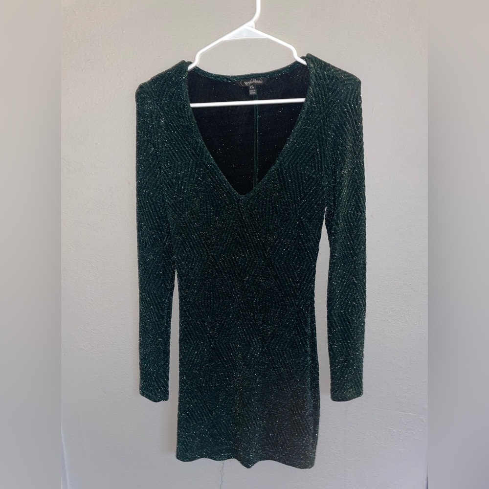 Green sparkly, short dress with long sleeves XS